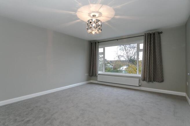 2 bed Apartment to rent Image 5