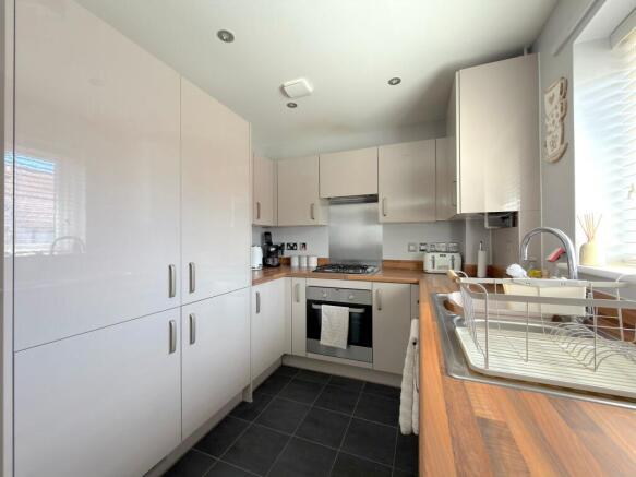 Kitchen Area (2)