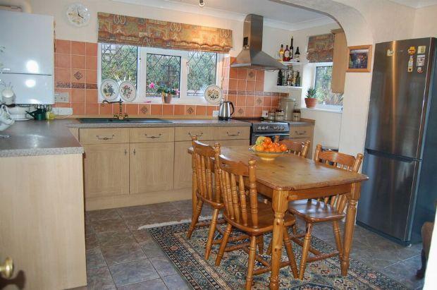 KITCHEN/FAMILY ROOM