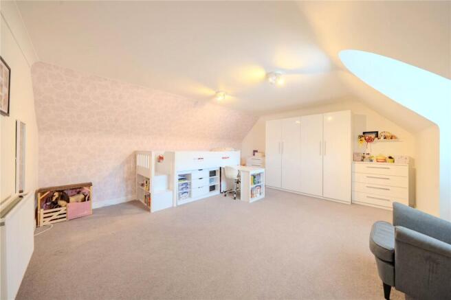 4 bed Detached for sale Image 9