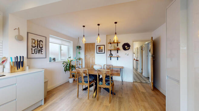 5 bed Semi-Detached for sale Image 9