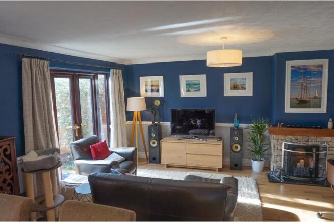 Lounge/Dining Room