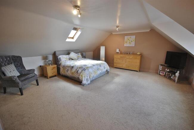 MASTER BEDROOM: