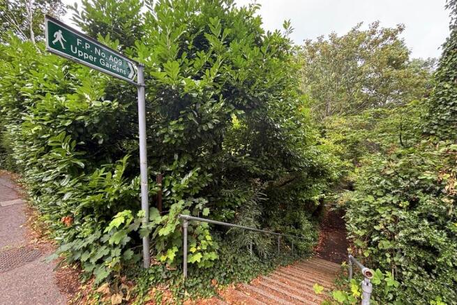 Path to Upper Gdns