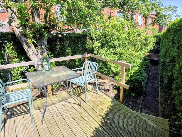 2 bed Terraced to rent Image 4