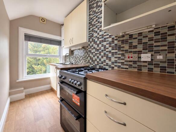 1 Bed Unfurnished Flat