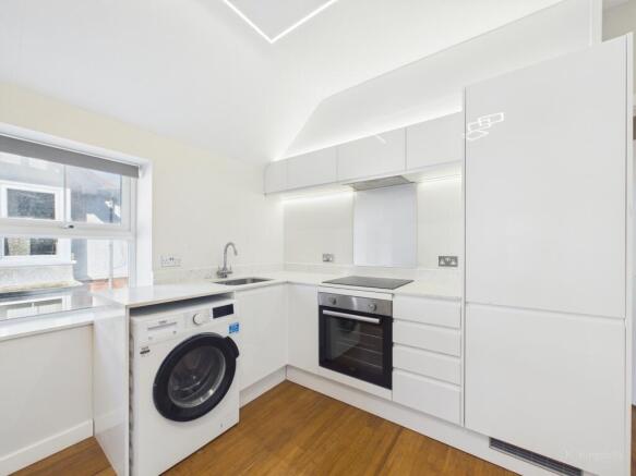 CAM02136G0-PR0562-STILL001