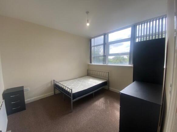 2 bed Apartment to rent Image 4