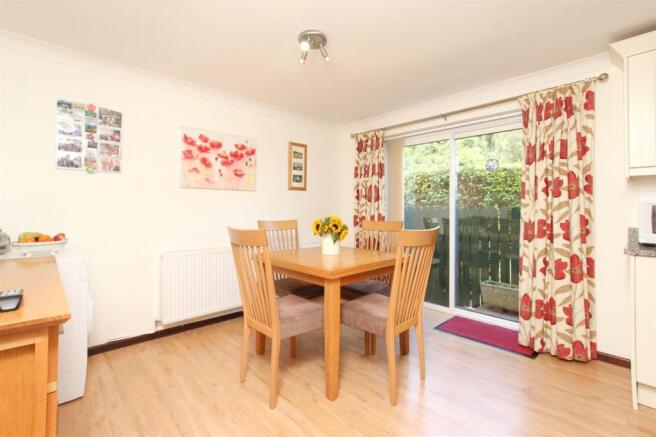 04 Dining Area