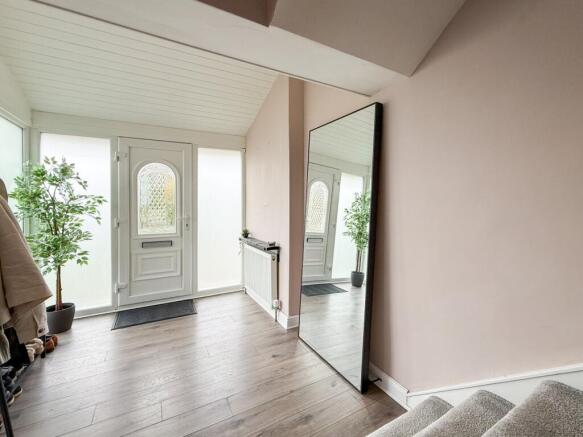 5 bed Detached for sale Image 8