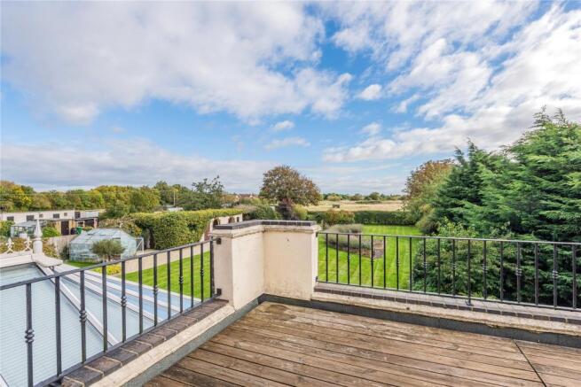 Balcony/Garden View