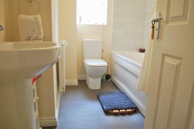 FAMILY BATHROOM