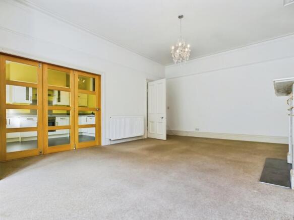 2 bed Flat to rent Image 6