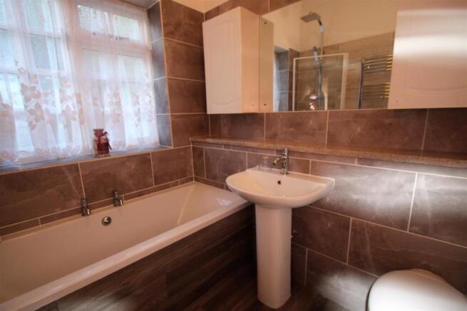 Ground Bathroom.jpg