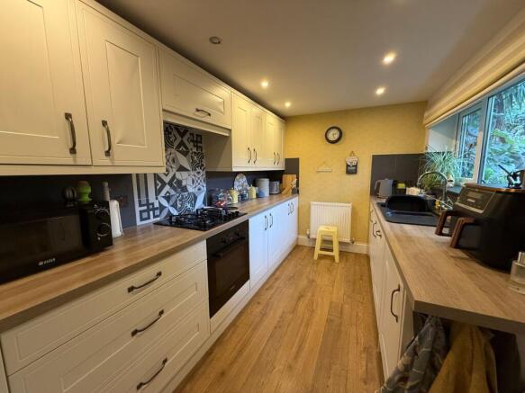 3 bed Semi-Detached for sale Image 5