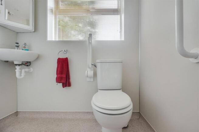 Bathroom_2.jpeg
