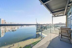23, 36 Western Beach, Hanover Avenue, Silvertown, London E16 1DW