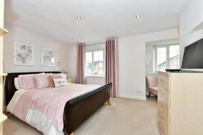 4 bed Detached for sale Image 10