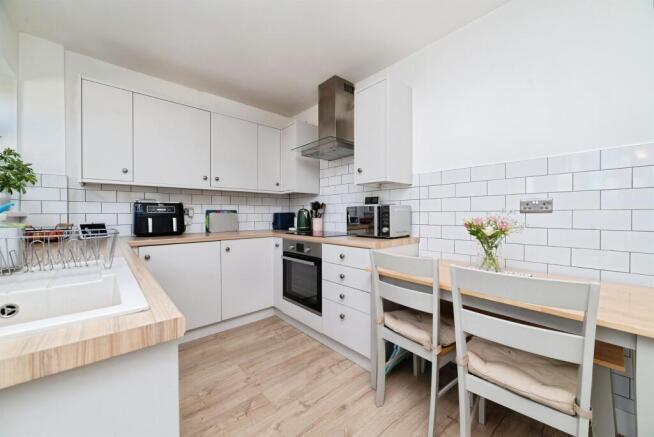 3 bed Terraced for sale Image 4