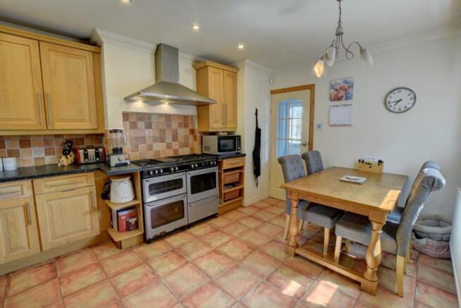 Kitchen 1.jpg