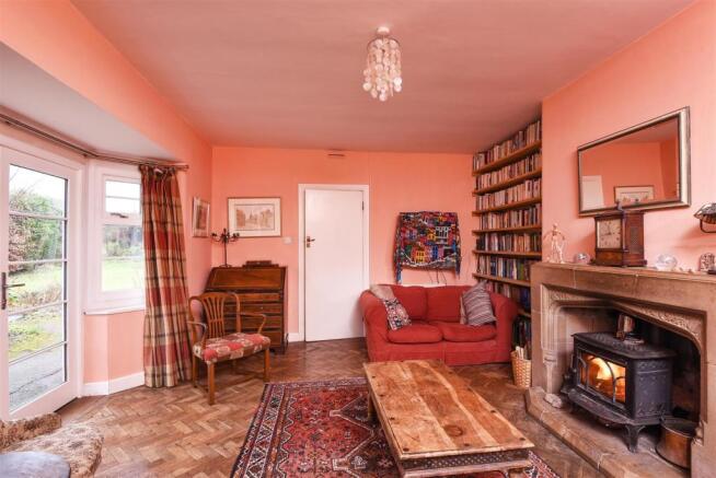 Living Room.. 19. JPG