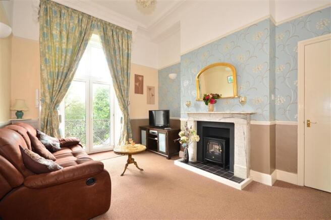Lounge/ Dining Room