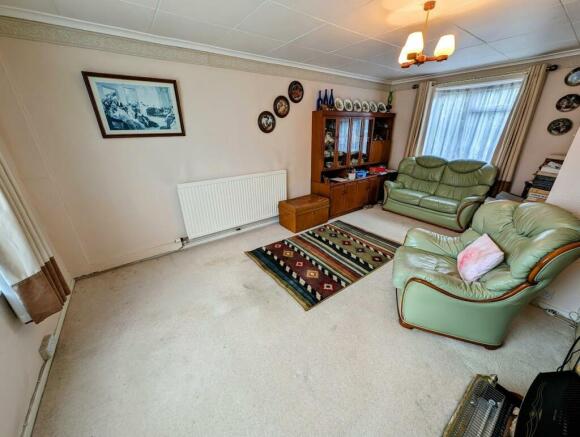 3 Firgrove Crescent lounge 3.jpg