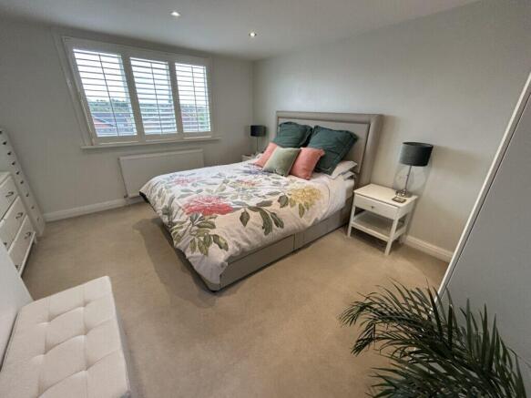 4 bed Detached for sale Image 11