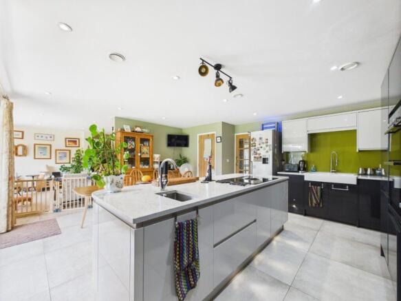 Kitchen/Breakfast Area