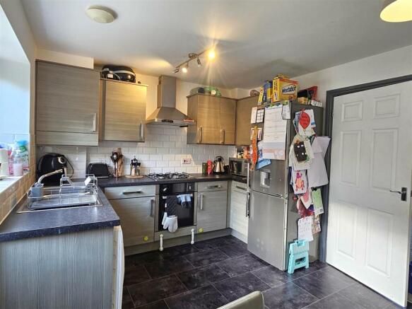 Kitchen (3).jpg
