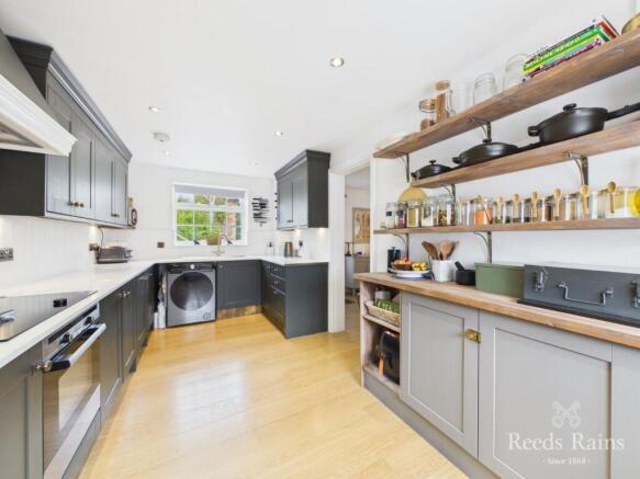 3 bed Semi-Detached for sale Image 6