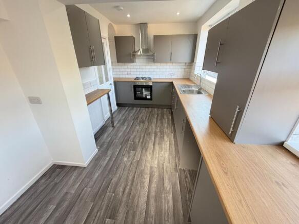 3 bed Semi-Detached to rent Image 4