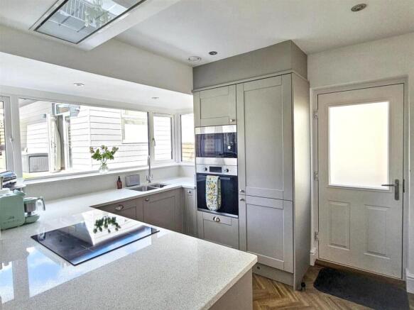 3 bed Semi-Detached for sale Image 7