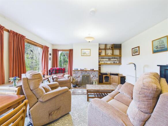 Sitting Room & Dining Area