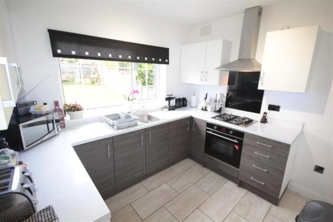 FITTED KITCHEN