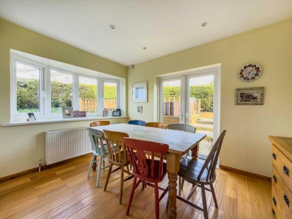 5 bed Detached for sale Image 7