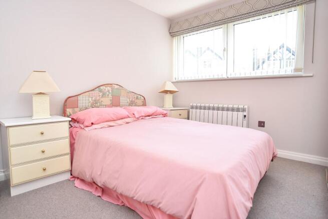 3 bed Flat for sale Image 5