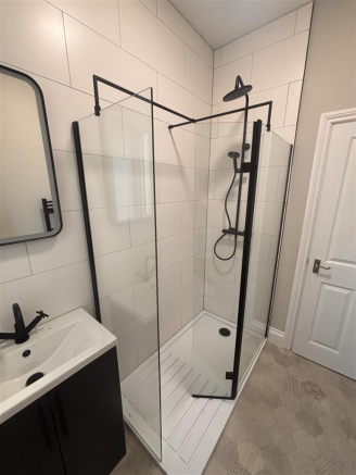 2 bed End of Terrace to rent Image 11