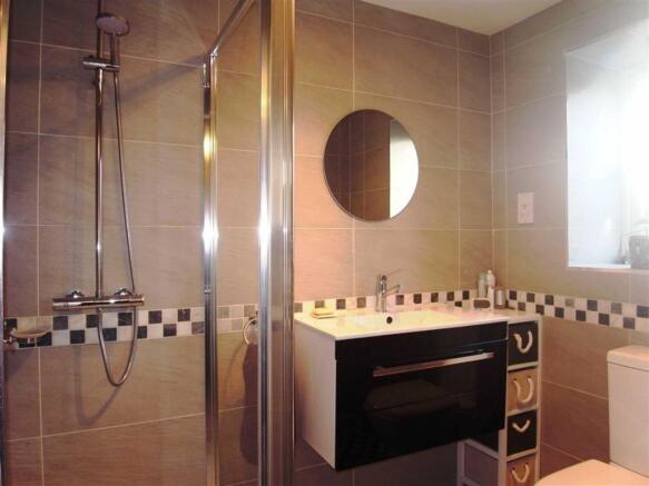 EN SUITE SHOWER ROOM
