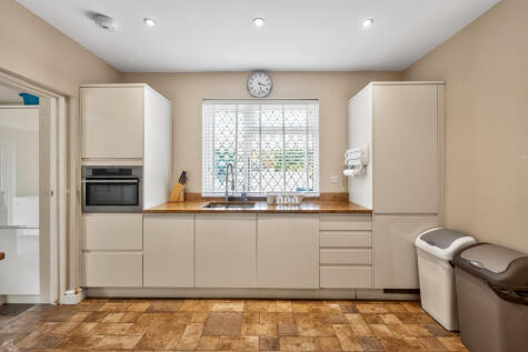 Woodlands Drive, Godstone, RH9