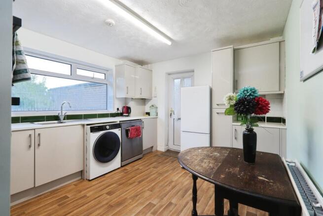 2 bed Detached Bungalow for sale Image 6
