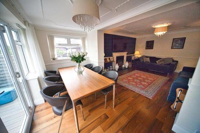 6 bed Detached for sale Image 7
