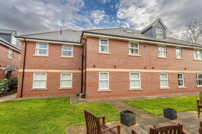 2 bed Flat for sale Image 9