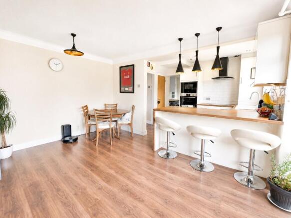 Dorset Drive, Pensby, Wirral, CH61 photo 4