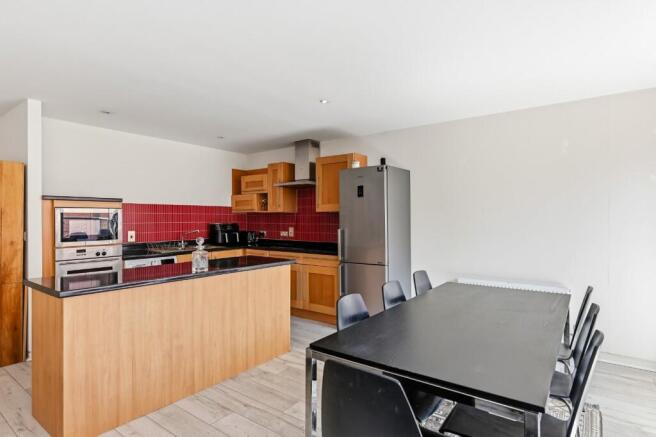 2 bed Flat for sale Image 4