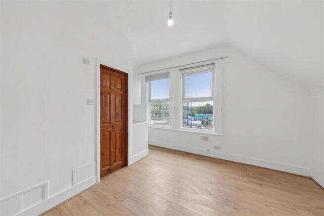 Flat 4, 112 Tooting High Street, SW17 0RR (6).jpg