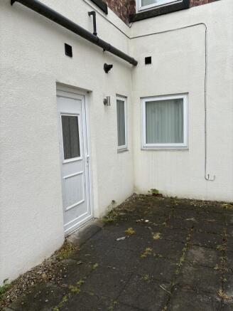 2 bed Ground Flat to rent Image 12