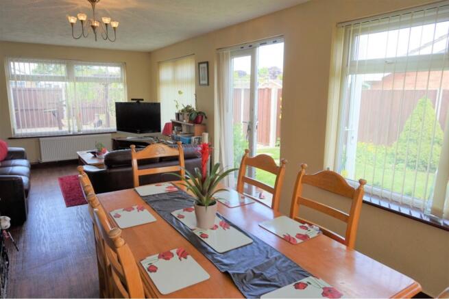 Lounge/Dining Room