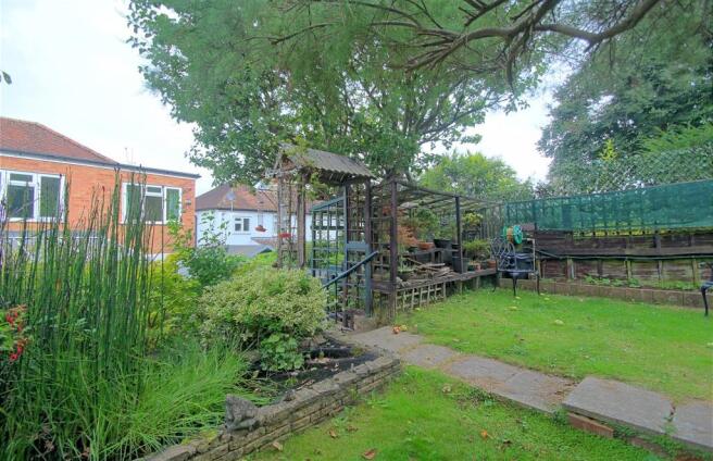 SOUTH FACING REAR GARDEN