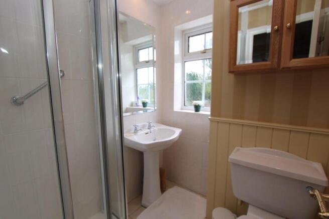 Regent Lodge shower 